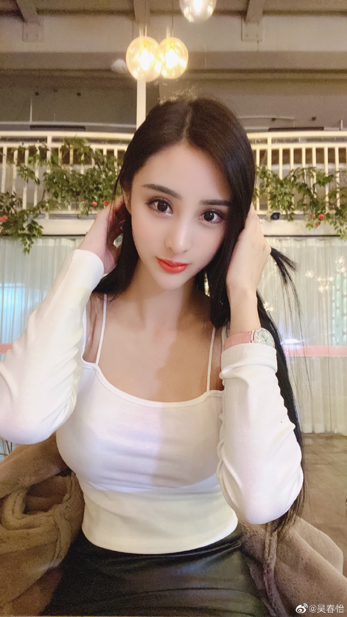 美女模特吴春怡迷人写真美照欣赏