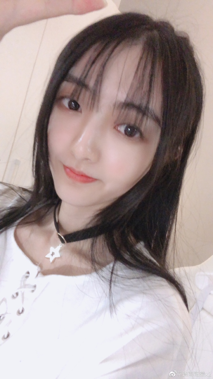 英雄联盟美女主持人饶雨薇迷人写真美照欣赏