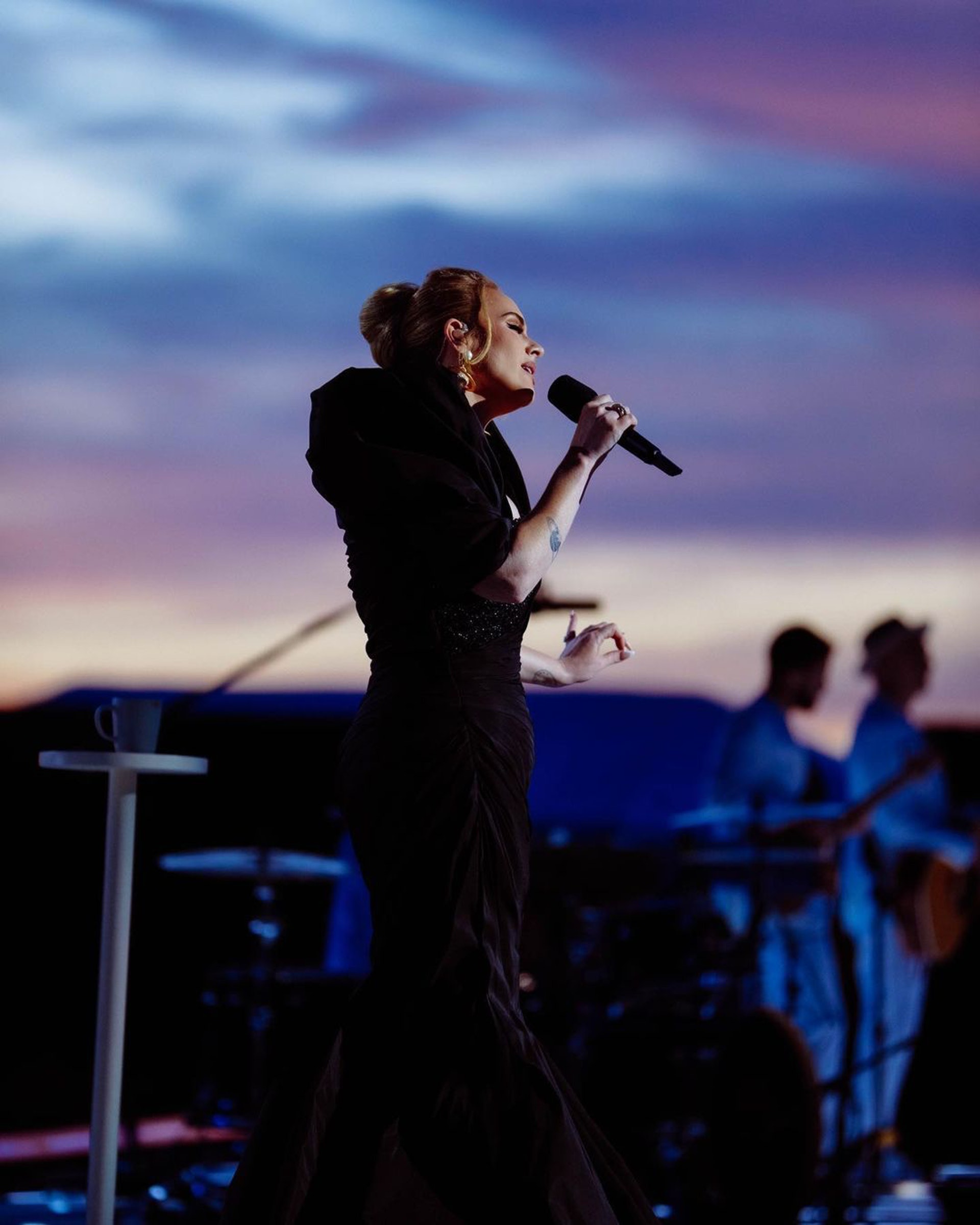 阿黛尔近照曝光身材苗条纤瘦直言最爱巨石强森