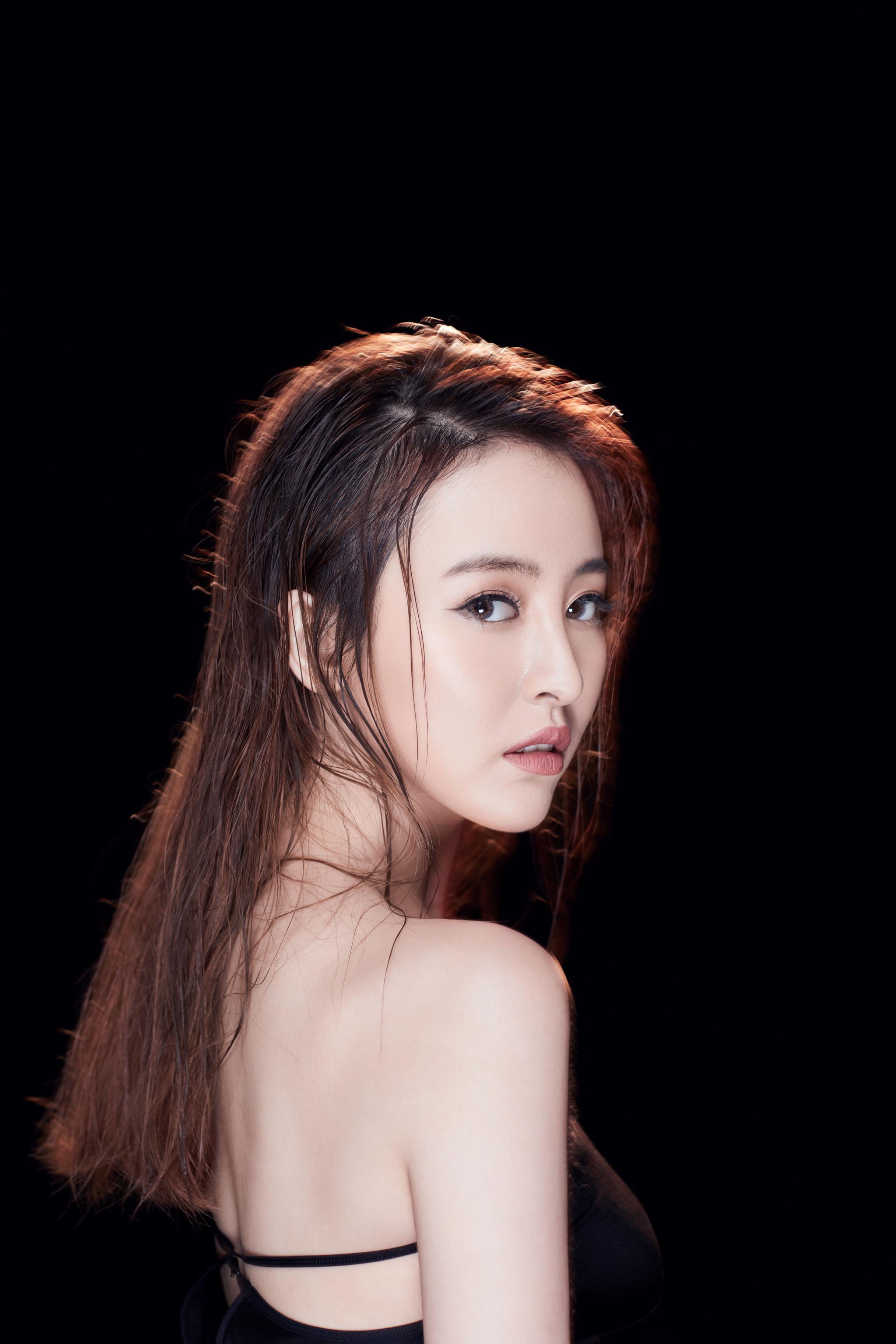 刘雪婧全新创作单曲《慢动作》上线 释放内心真实情绪