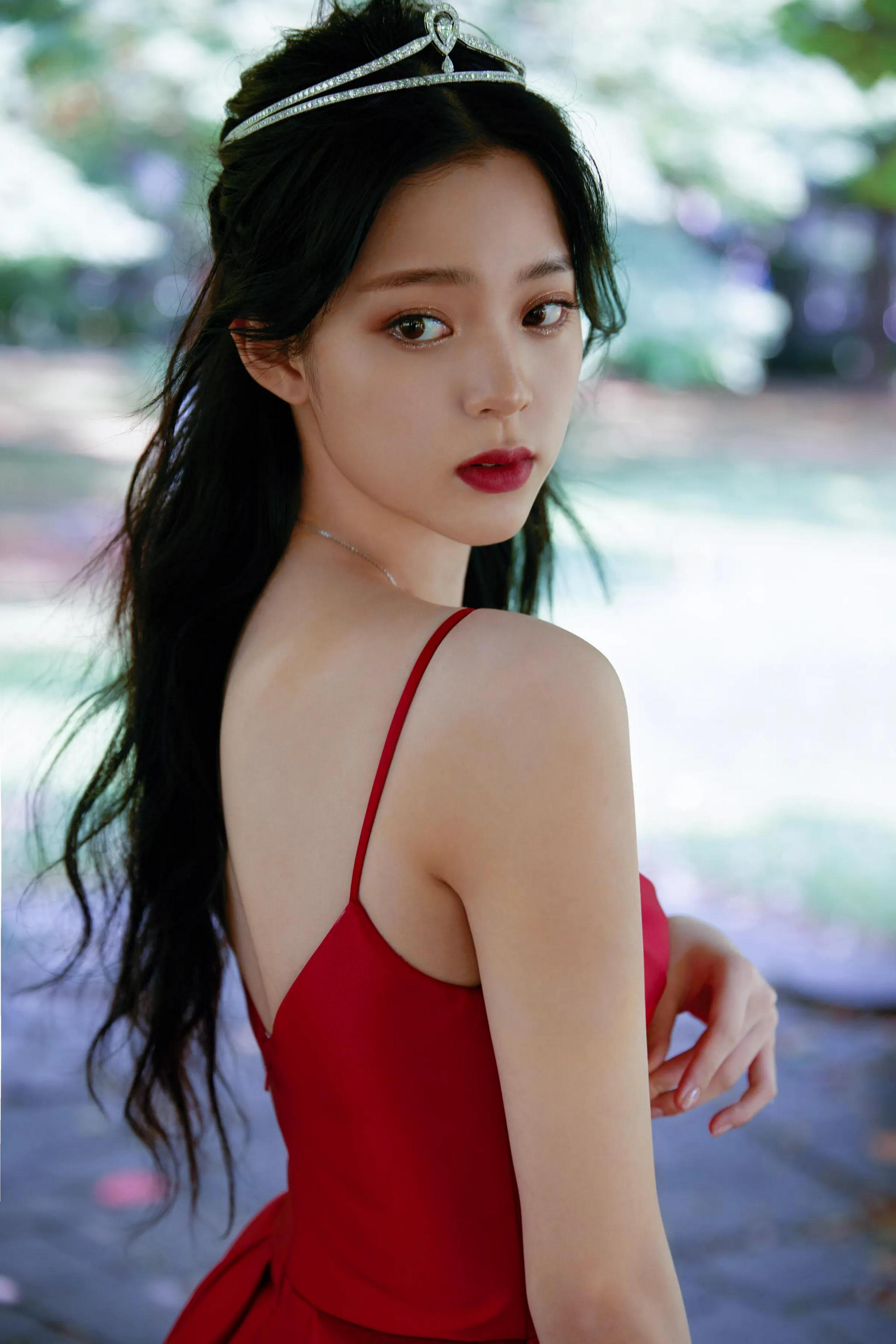 欧阳娜娜,红色梦幻,童话中的公主_高清图集_新浪网