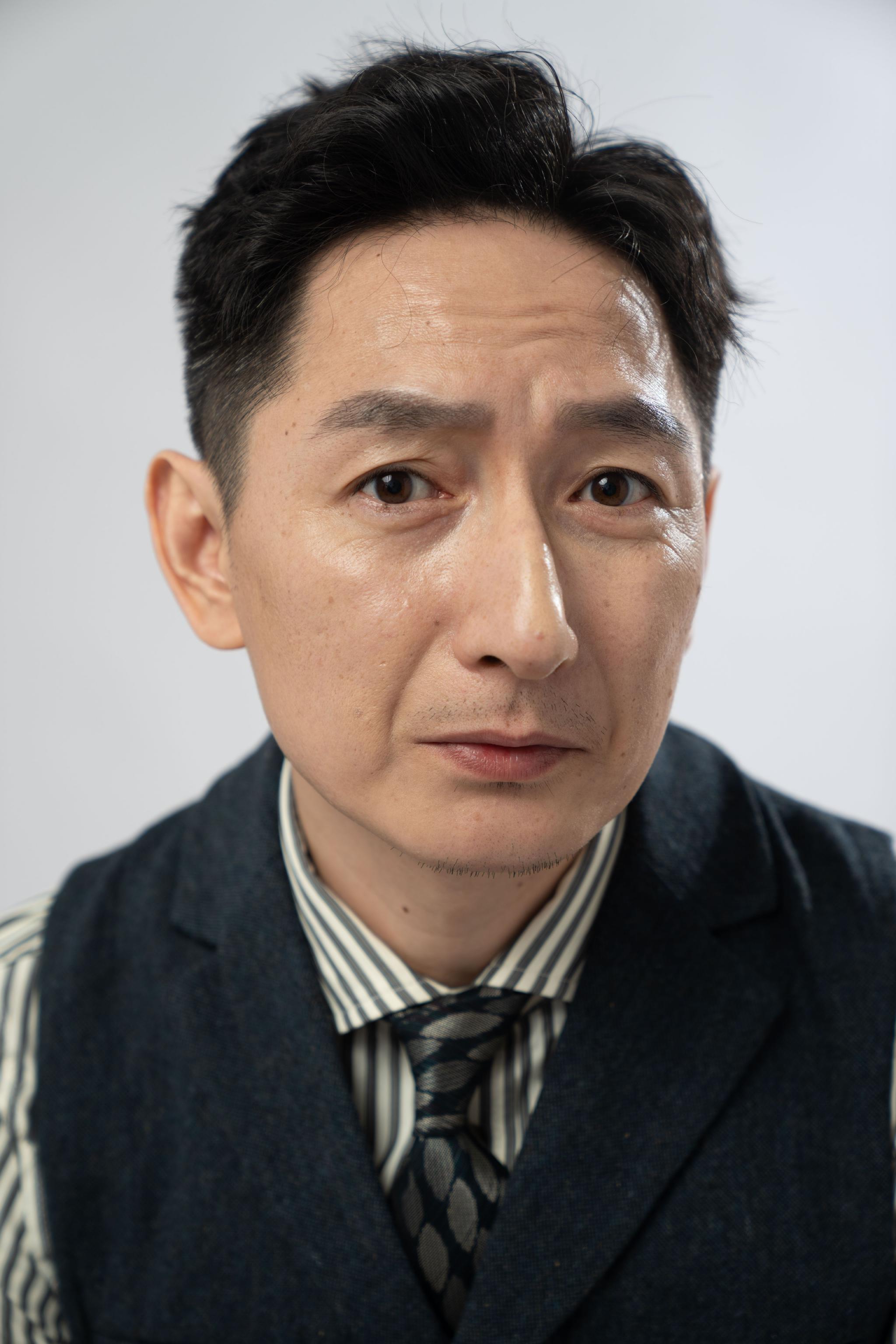 蒋中炜曝光复古西装写真 已到横店进组新剧|蒋中炜