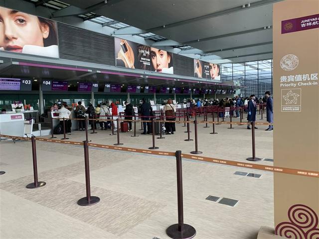 上海虹桥机场t2停车场收费标准，虹桥机场停车一天多少钱?