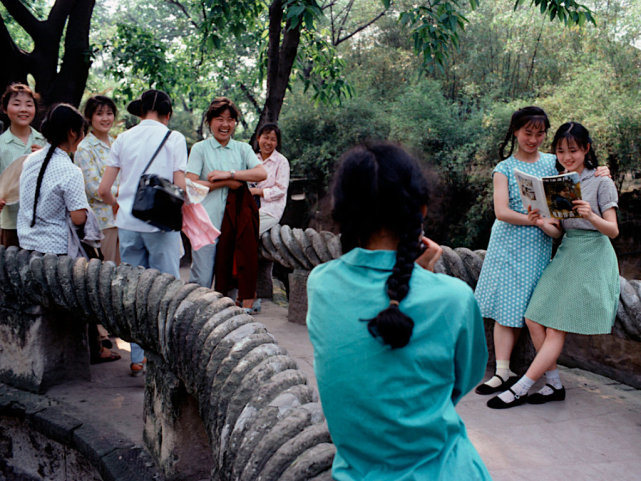 八十年代老照片:美女如云,没有滤镜和化妆品,原生态美