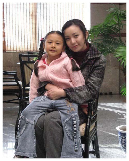 与张嘉译是戏里夫妻,老公是圈外人,刘威葳如今怎么样了?