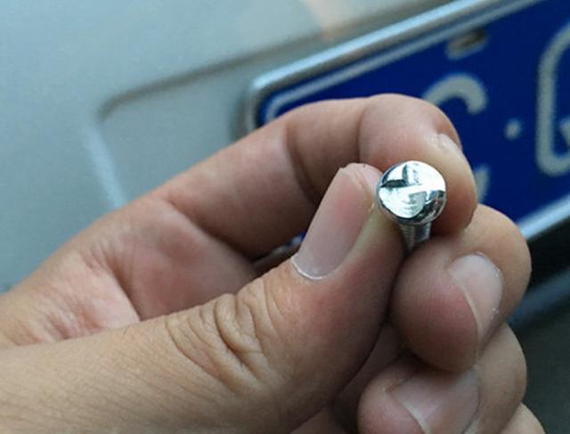 为啥安装车牌使用的是单向螺丝不怕被水冲就怕被人卸