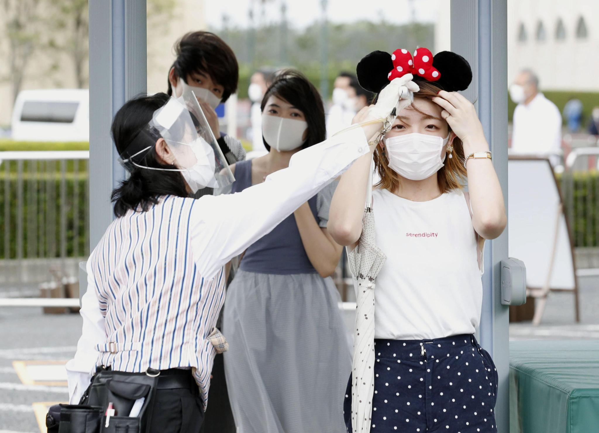 日本东京迪士尼乐园恢复营业