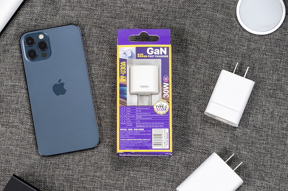 小而快的充电头remax睿量30w迷你氮化镓充电器