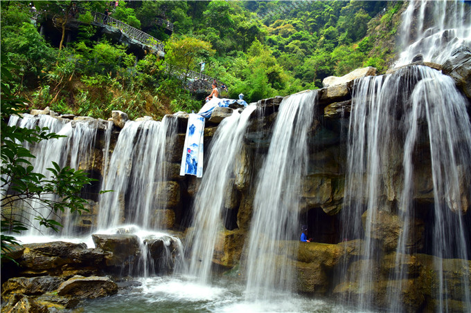 曾有玩瀑布垂降的人要来广东清远古龙峡大瀑布挑战景区坚决拒绝