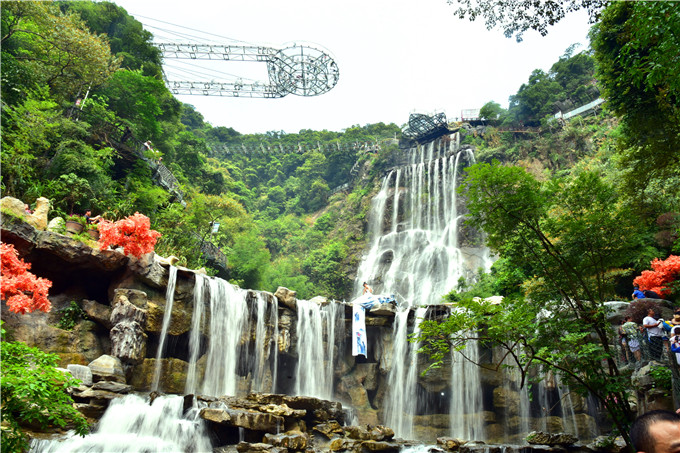 曾有玩瀑布垂降的人要来广东清远古龙峡大瀑布挑战景区坚决拒绝