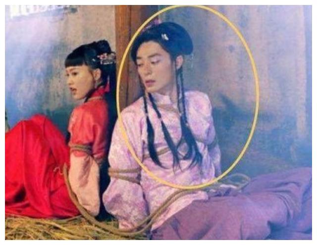 有种可怜是被人五花大绑,刘诗诗赵丽颖心疼,看到她:真不想救!