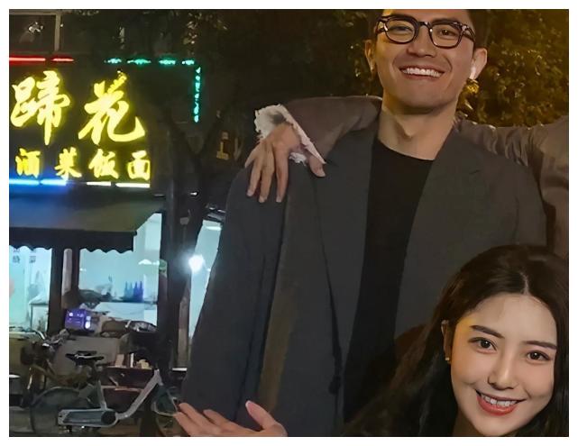 心动的信号:郑琴心藏不住,与男友亲密照被扒,正脸比蔡徐坤还帅