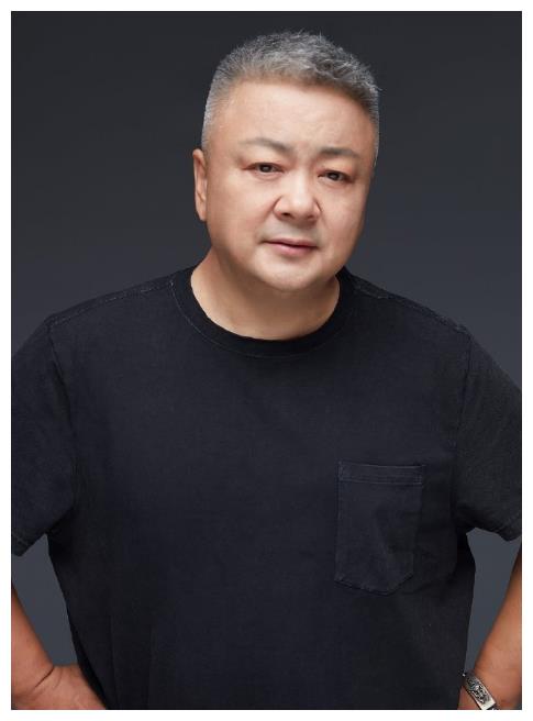 洪剑涛于1965年11月13日在北京出生,毕业于解放军艺术学院.