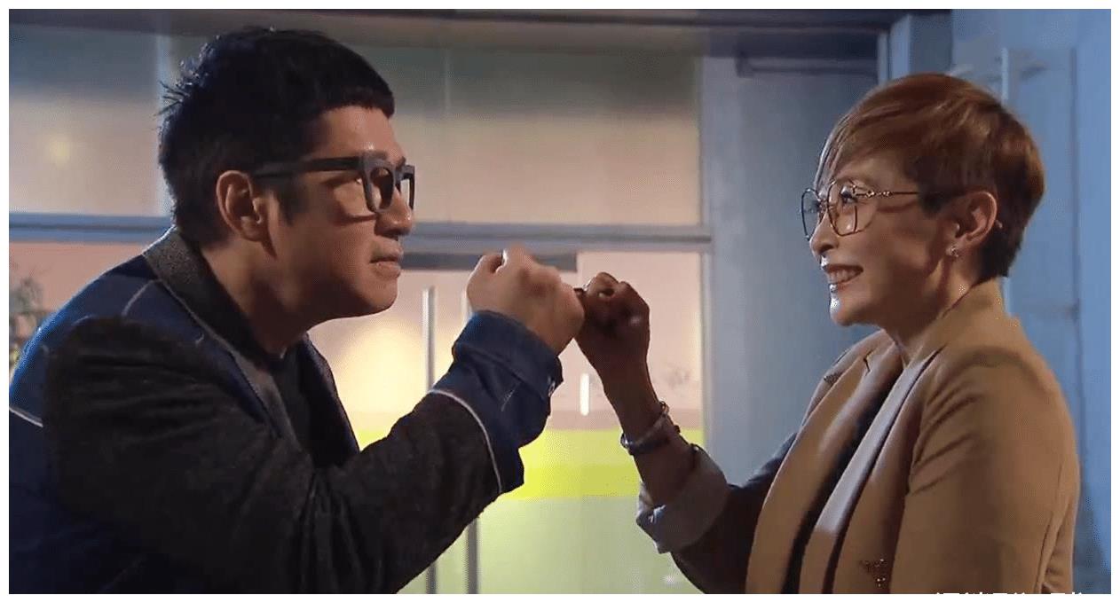 豹嫂胡蓓蔚客串爱回家和单立文上演工作flirt