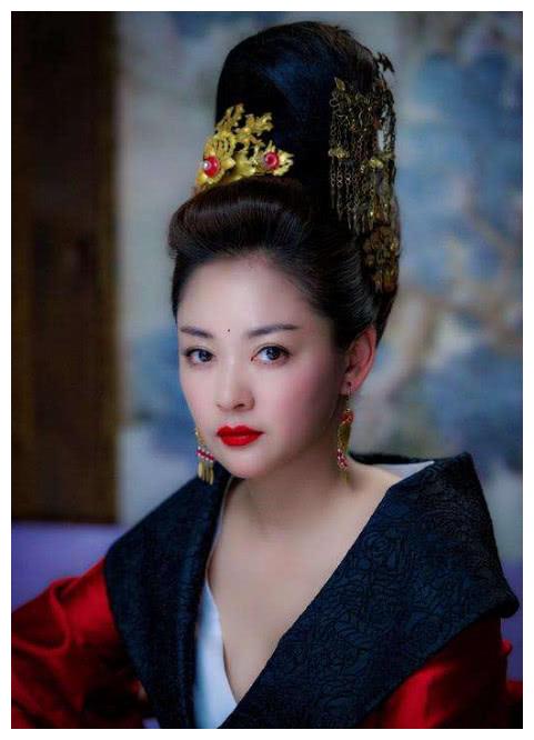 出道22年,如今39岁竟火遍全国,事业顺利却惨遭丈夫抛弃|陈佳妍|连奕名