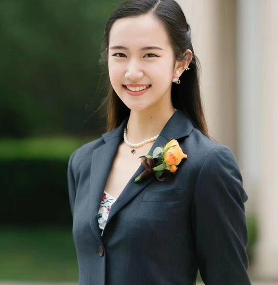 骆达华女儿晒近照21岁骆欣言外貌出众身材完美被赞最美星二代