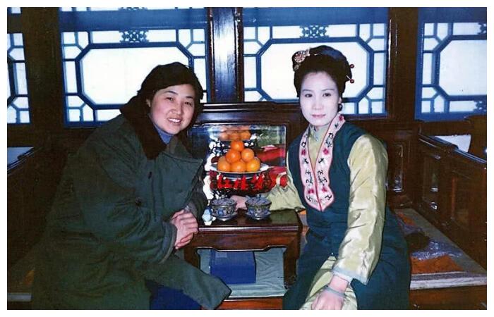 87版《红楼梦》幕后花絮:宝黛读西厢的拍摄背景原来是这样的_新浪新闻