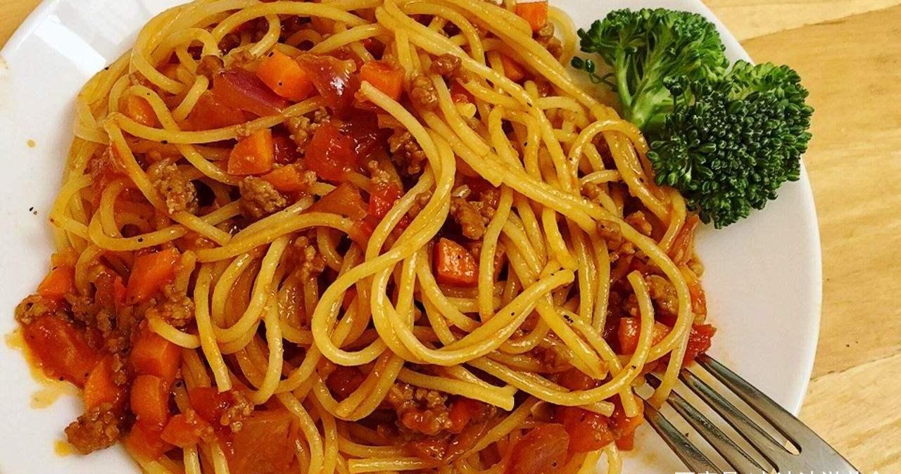 简单又好吃的茄汁意面,汤汁美味,面条爽滑