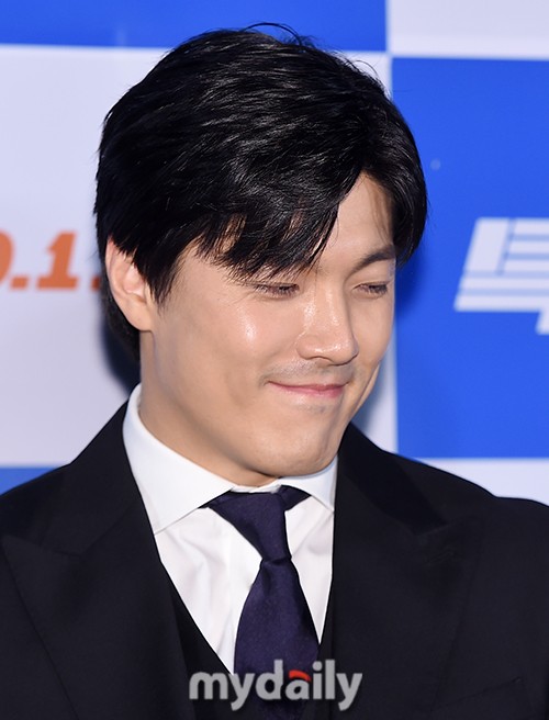 李载允金江日等艺人出席新片《特殊要员》试映_高清图集_新浪网