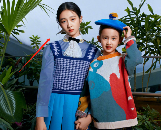 14岁黄多多拍照太程序化细看她杂志表情也难怪网友会吐槽