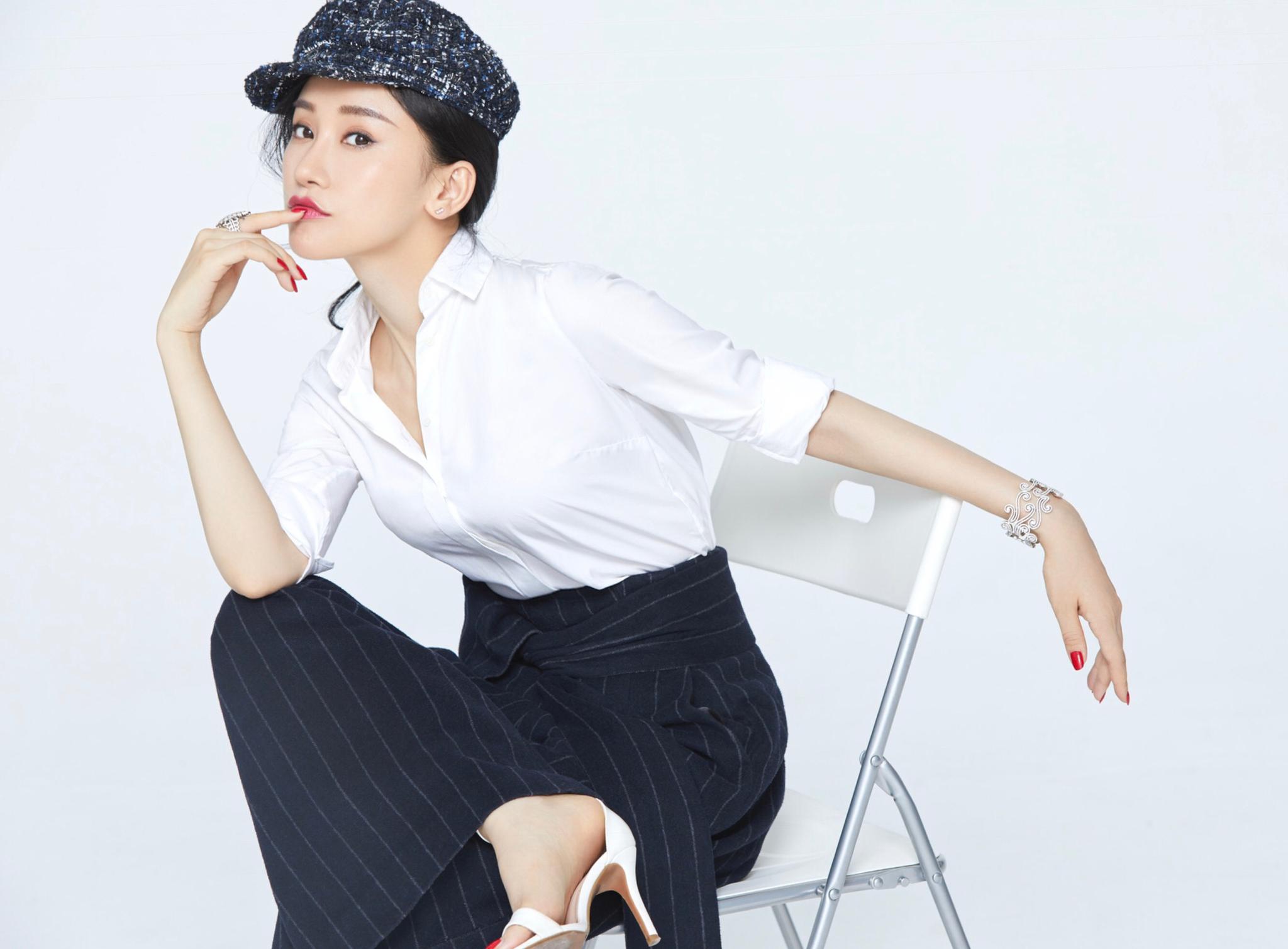 《河神2》戏份出彩,写真演绎干练优雅职场风|朱子岩|职场|阔腿裤_新浪