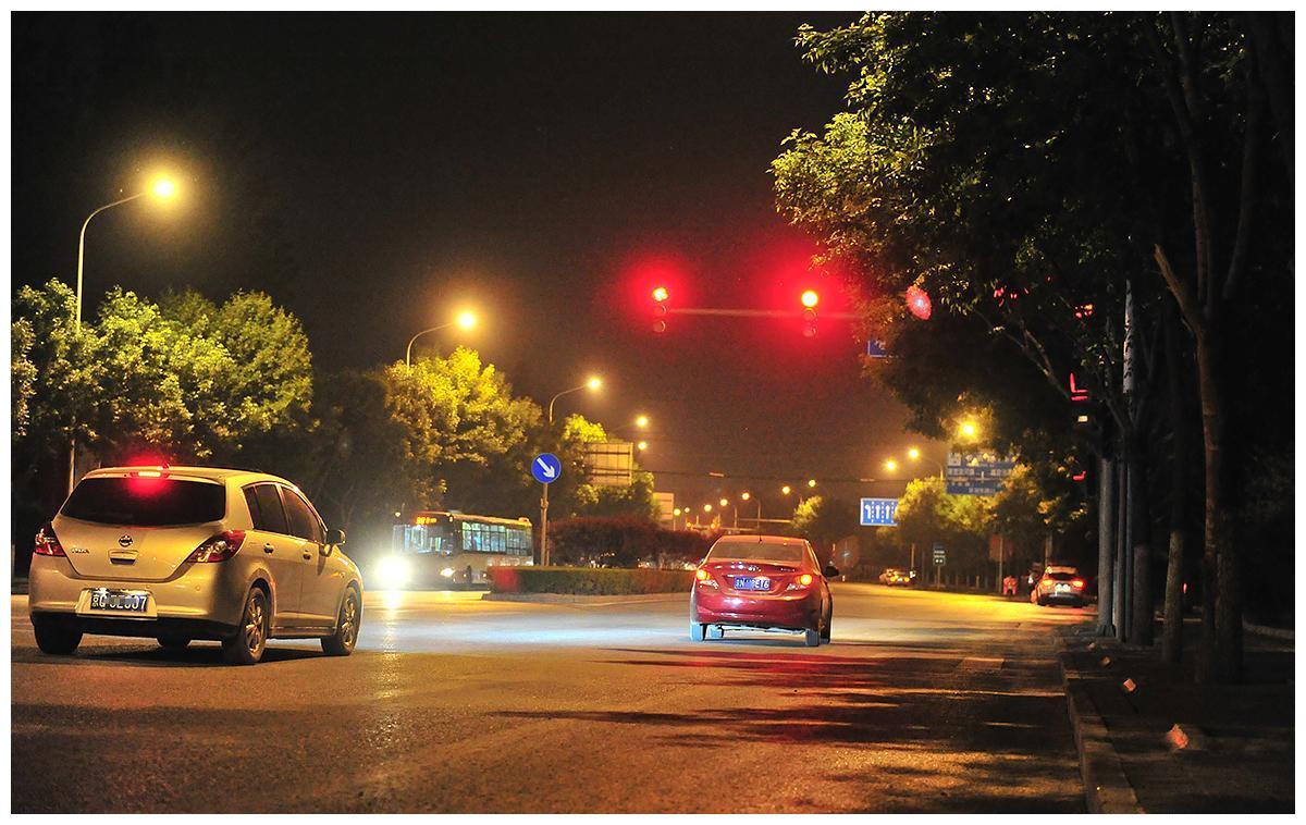 怎么查某个路口拍不拍闯红灯 什么样的红绿灯有抓拍