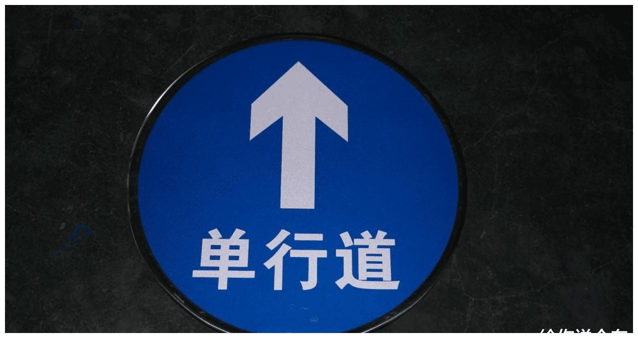 单行道是只允许汽车单向行驶的道路,如果有车逆行,被摄像头拍下,扣分