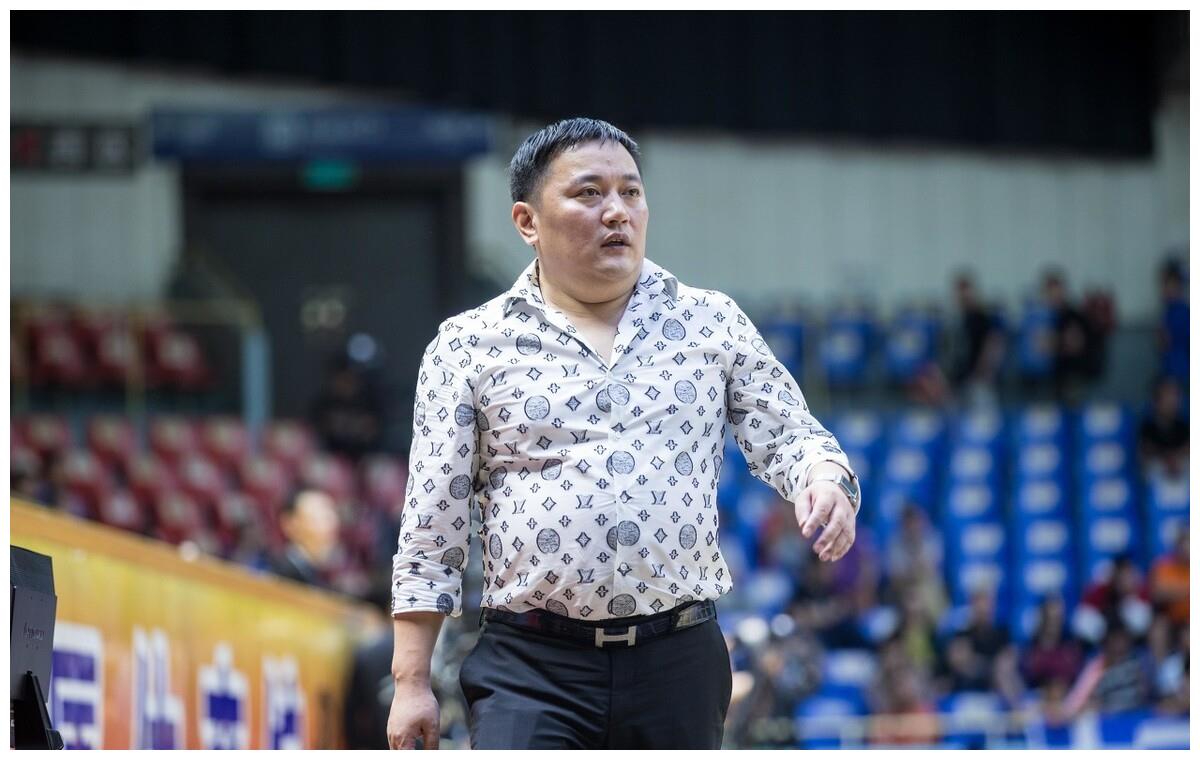李春江连续两场未露面少帅谜之换人断送赢球机会楼明后悔吗