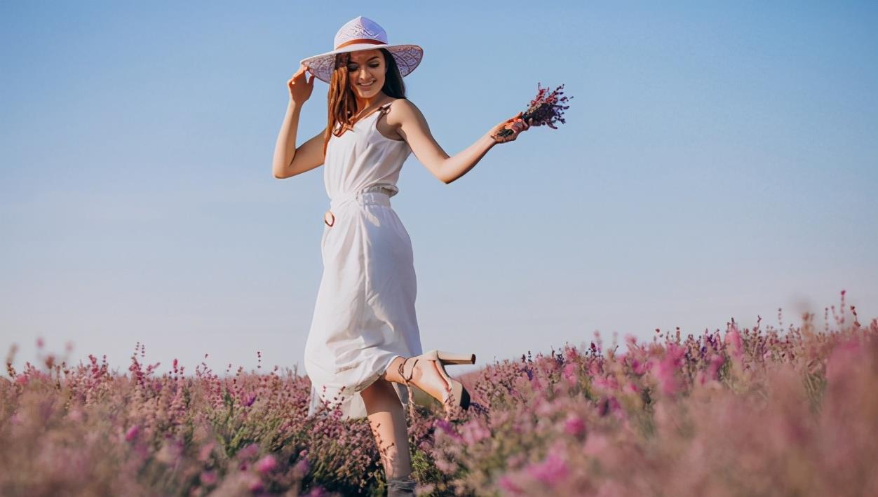 女人这三种"肢体语言",是她想被你撩的信号,别不懂|彭清|肢体|导航