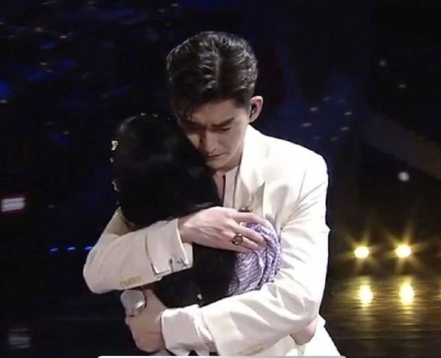 超拼夜"七美":虞书欣可爱,张馨予超a,鞠婧祎获张翰摸头杀