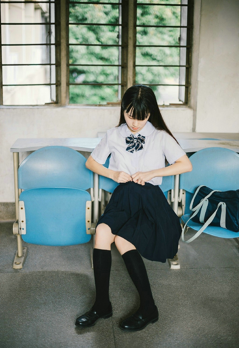 日系校服妹子学院风可爱甜美写真__财经头条