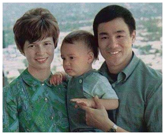 李小龙去世47年,儿子被枪杀,妻子改嫁被骗,唯一女儿如今怎样了__财经