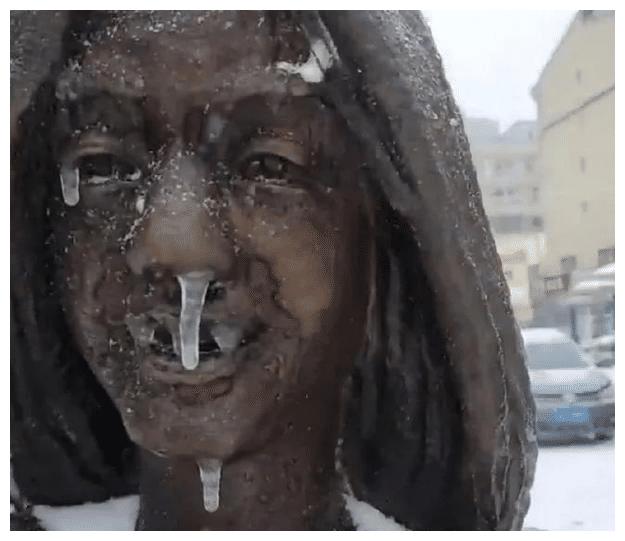 东北的冬天能有多冷雕像都冻得流鼻涕了哈哈哈哈