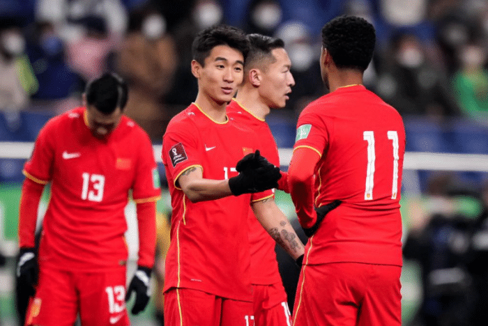 输给越南原因曝光！开场16分钟，国足2大球员赛场争吵