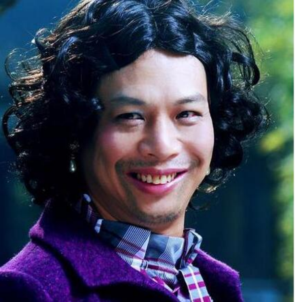 "如花"李建仁宣布复出!穿白色婚纱又扮女性,曾因中风半身瘫痪