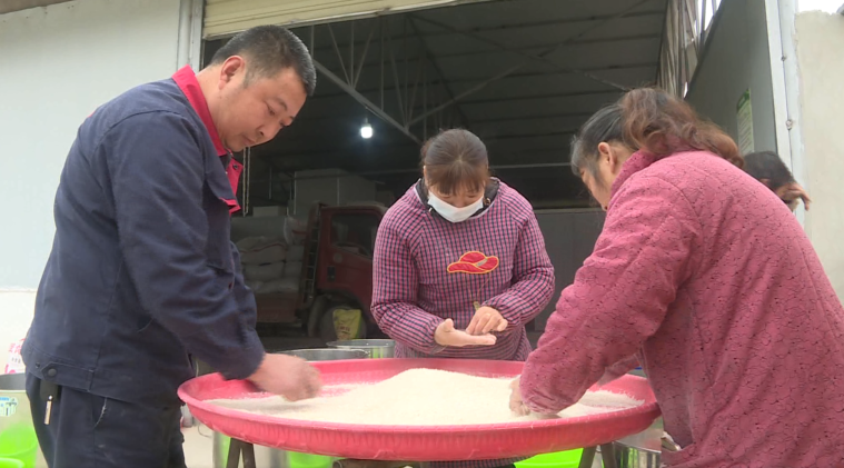 捐出3000斤大米给西安抗疫加油！南充嘉陵龙蟠镇这个乡亲的举动…休闲区蓝鸢梦想 - Www.slyday.coM