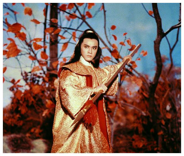 尔冬升旧图上热搜,谁年轻时不是个小哥哥,这颜值慕了