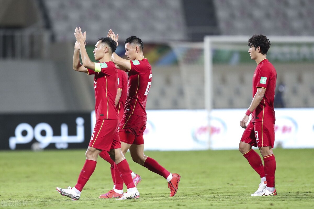 3归化+最强土炮缺席！国足陷绝境，曝足协开重奖：赢越南得600万