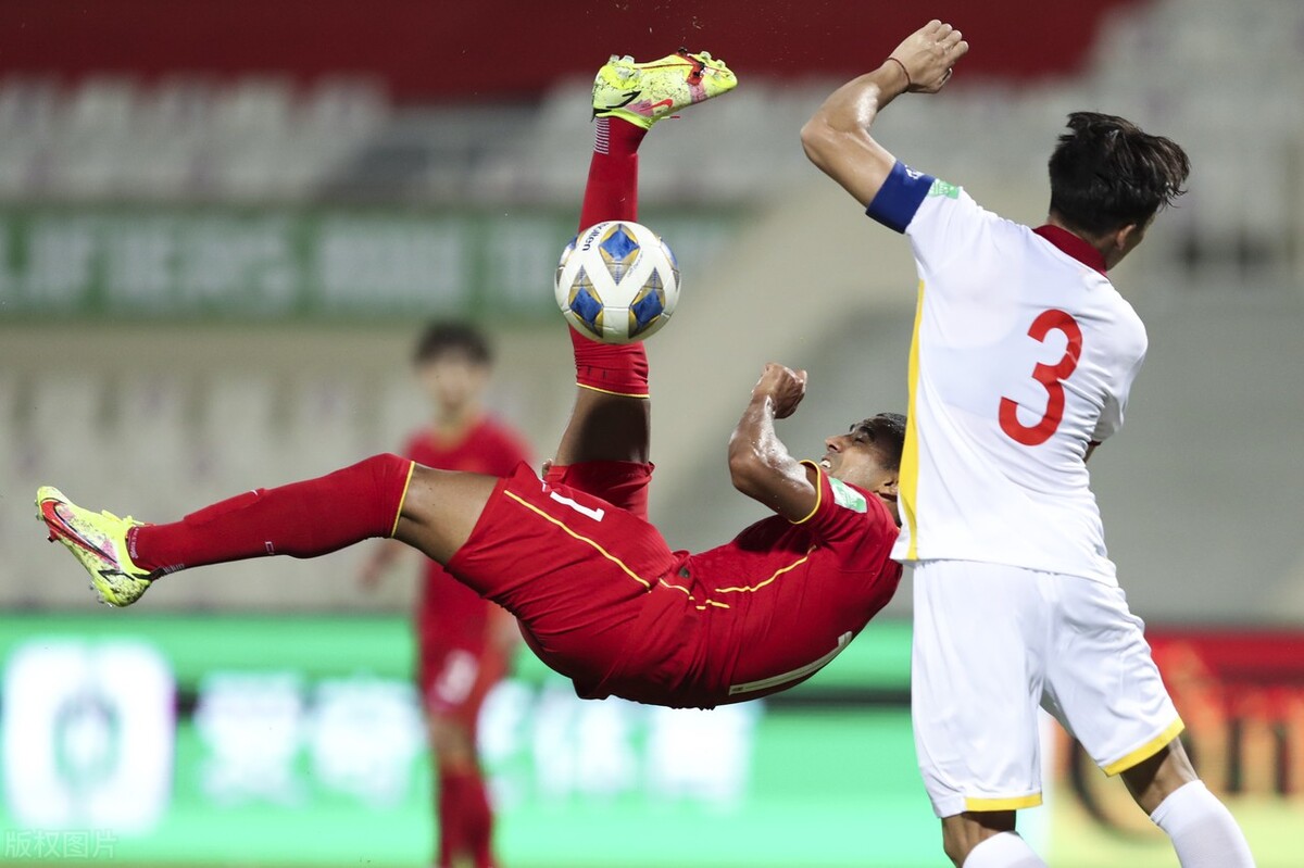 3归化+最强土炮缺席！国足陷绝境，曝足协开重奖：赢越南得600万