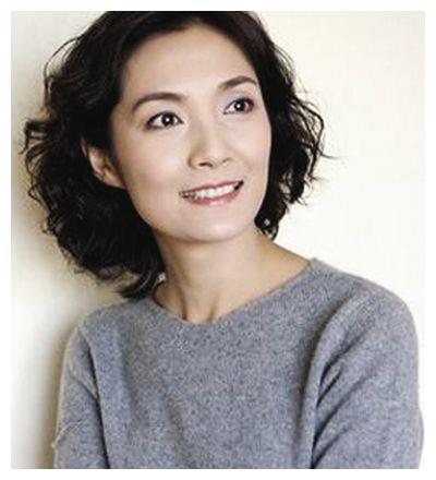 四,金玲扮演者杨青金玲,外号"靓女",和赵小云一起到深圳的打工妹,但