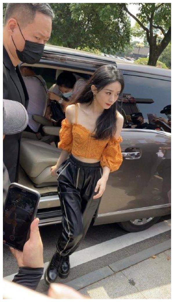 赵丽颖最新生图美爆全场镂空上衣加皮裤又美又飒身材绝了