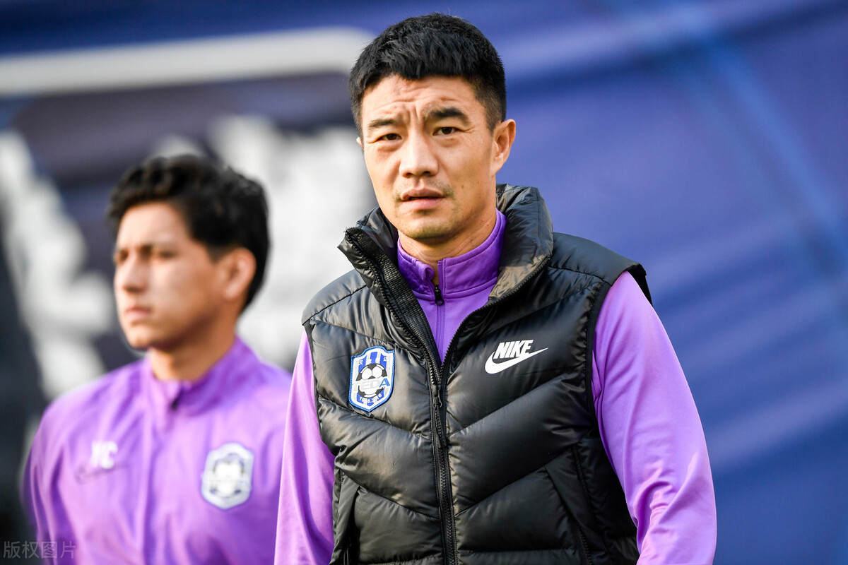 这让很多球迷都觉得非常意外,因为谭望嵩此时才20岁正处于风华正茂的