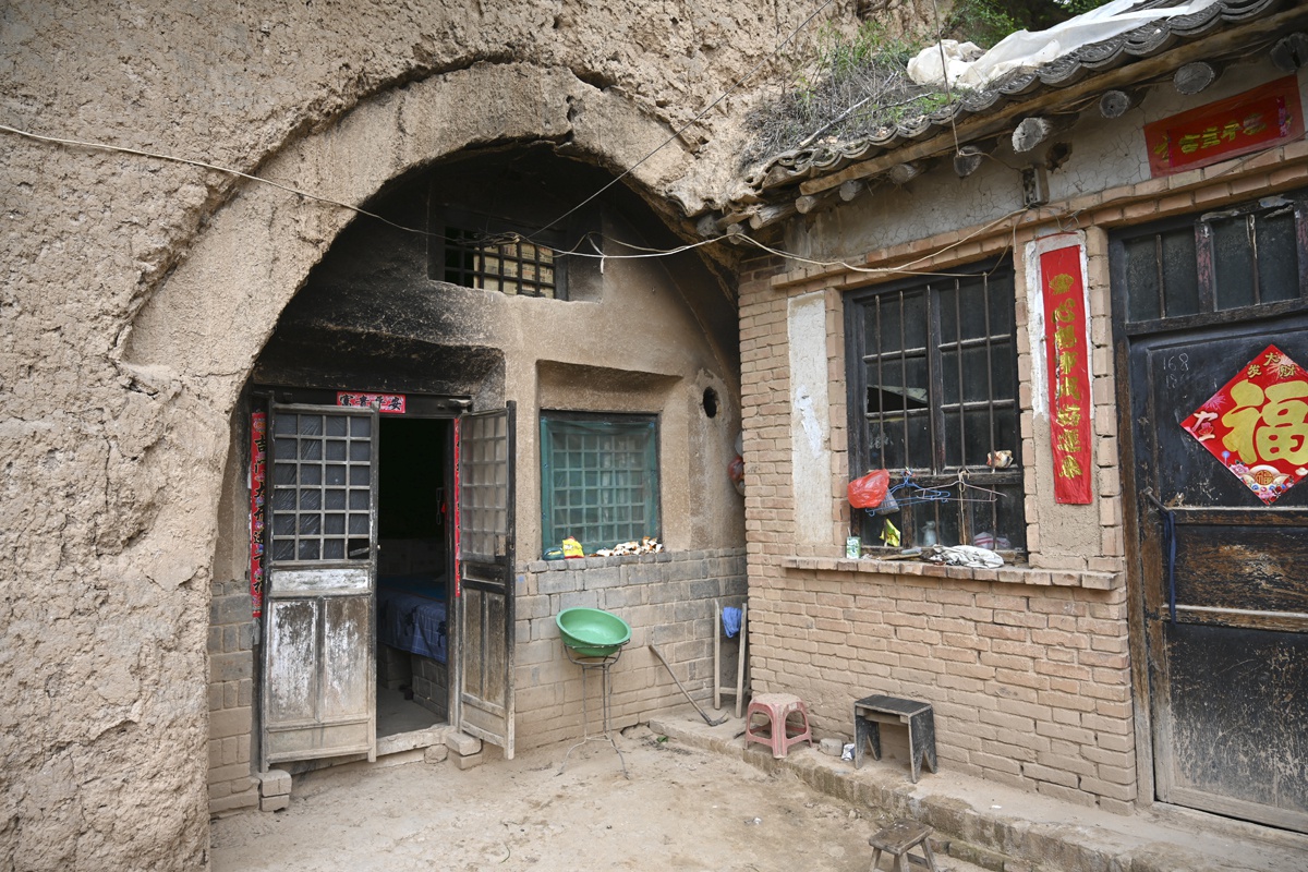 75岁老人住深山土窑曾拥有一项特殊技艺现一门心思当孝子