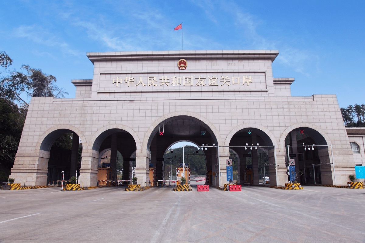 前7个月友谊关口岸外贸进出口1865亿元