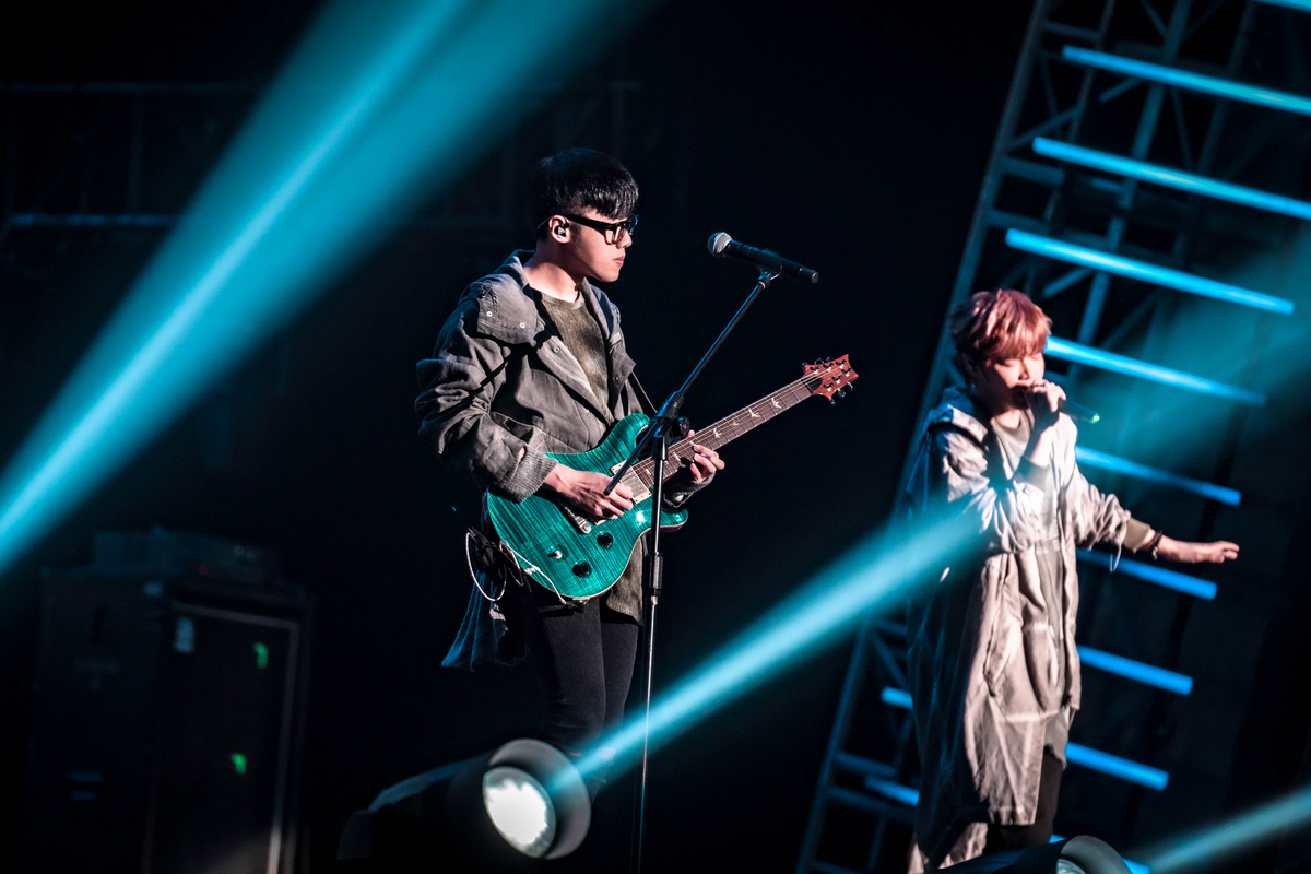 八三夭助阵双11演唱会，遇吉他手刘逼生日，演出直播被祝福刷屏！休闲区蓝鸢梦想 - Www.slyday.coM