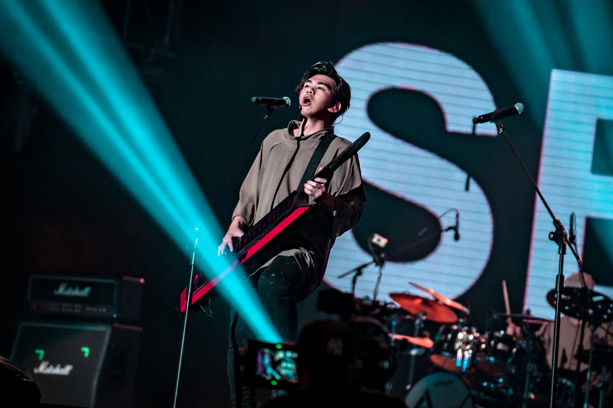 八三夭助阵双11演唱会，遇吉他手刘逼生日，演出直播被祝福刷屏！休闲区蓝鸢梦想 - Www.slyday.coM