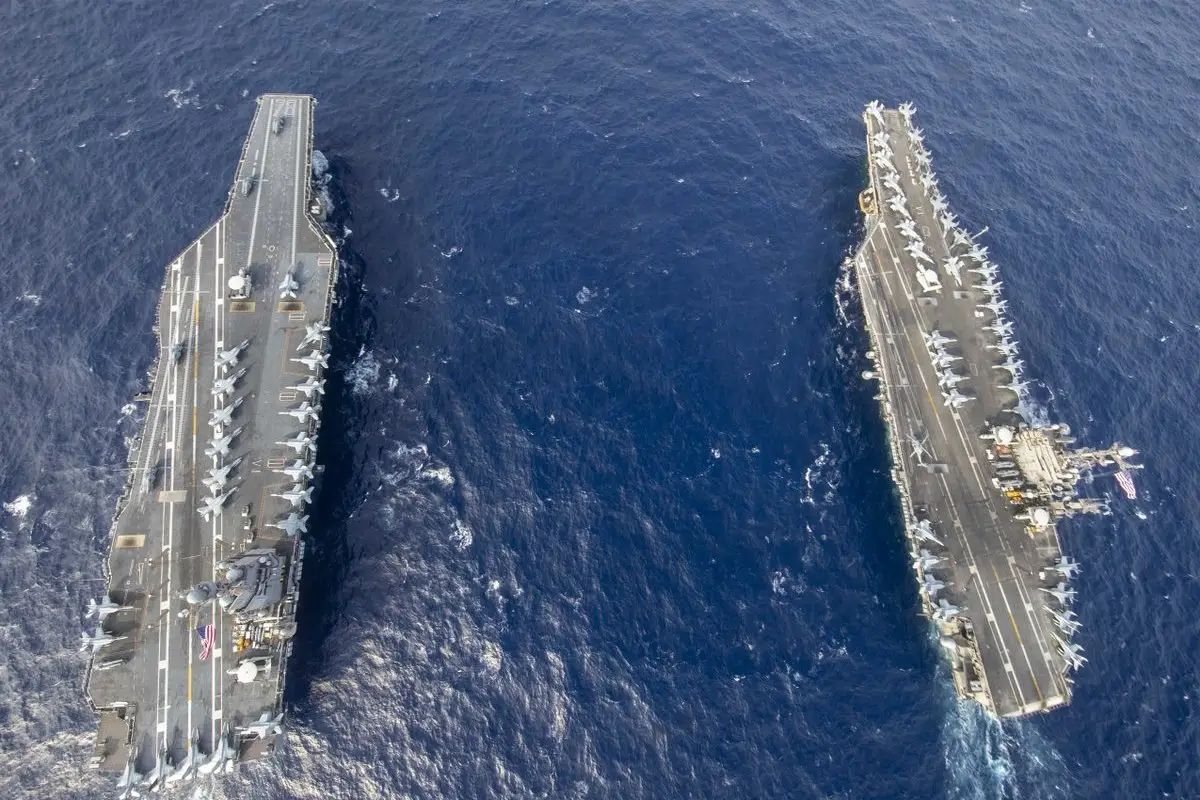 美国海军新旧两型航母首次合练 同角度对比差别一目了然_凤凰网