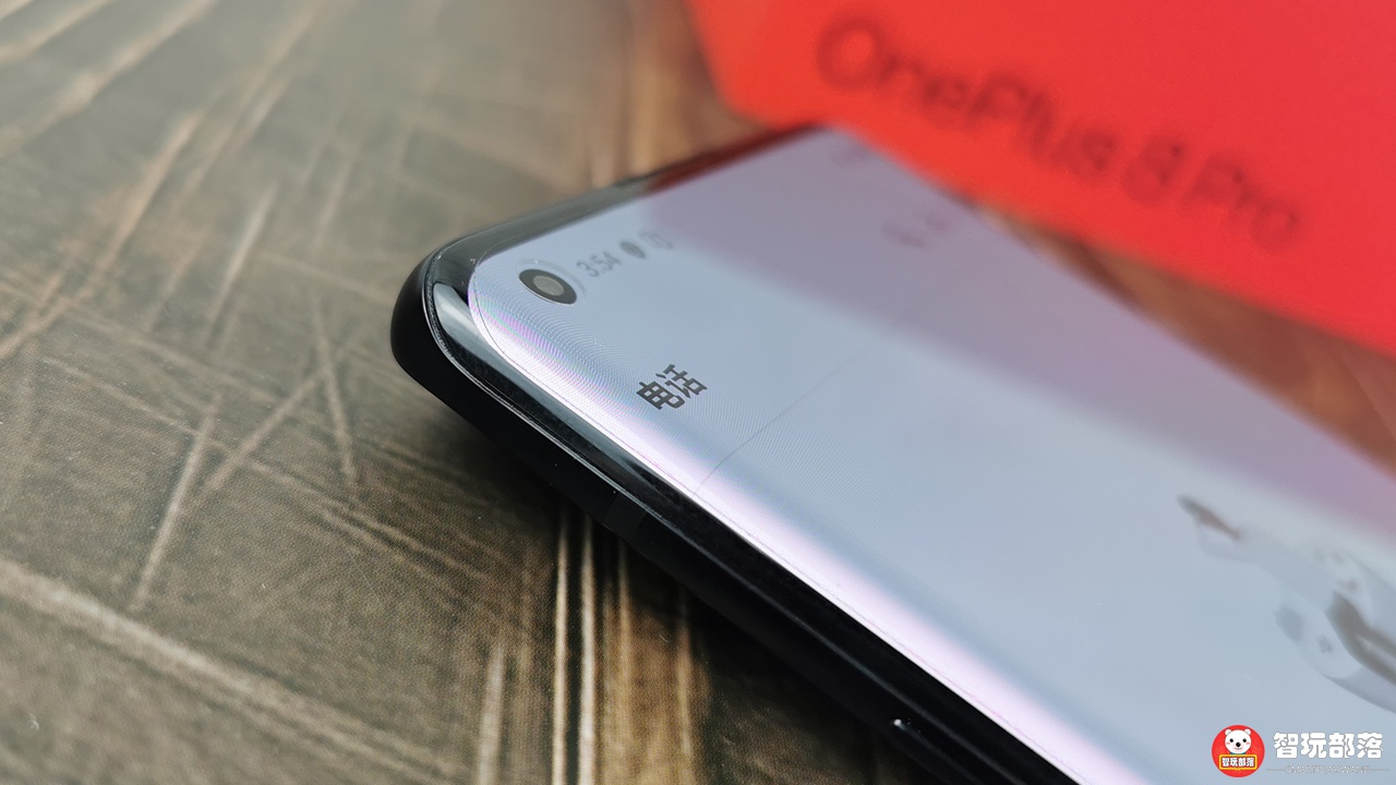 一加8 pro开箱图赏:120hz瞳孔屏,机身轻薄让小拇指感动哭了?