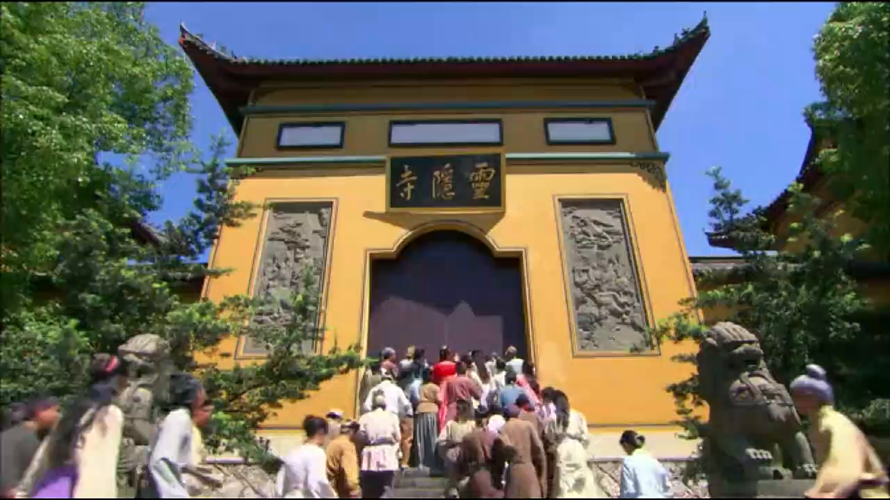 活佛济公:村民躲进灵隐寺,妖怪前来追赶