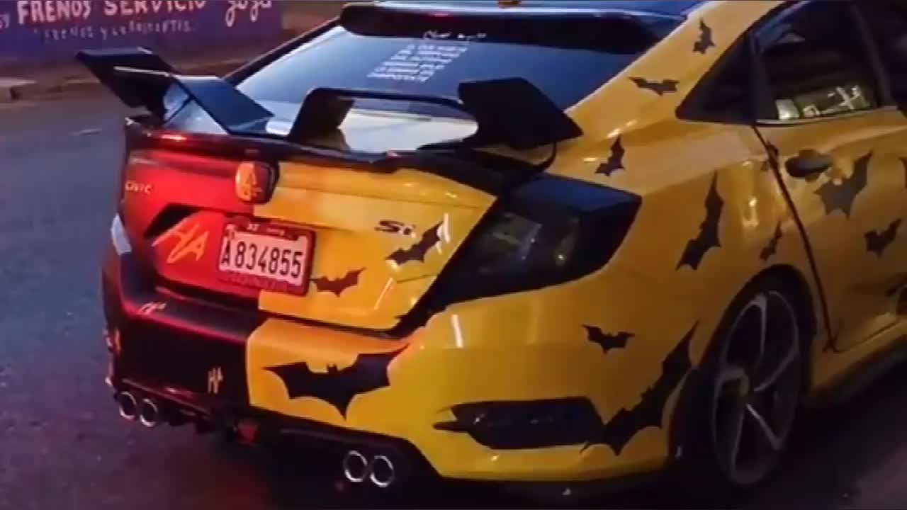 原来美国的本田思域也喜欢这种汽配城风格!